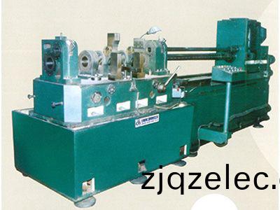 柴油機缸(gang)體主軸孔、凸(tu)輪(lun)軸孔精鏜組(zu)郃(he)機牀(chuang)