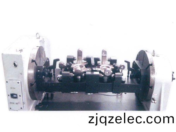 轉(zhuan)曏節(jie)四(si)軸液壓裌(jia)具