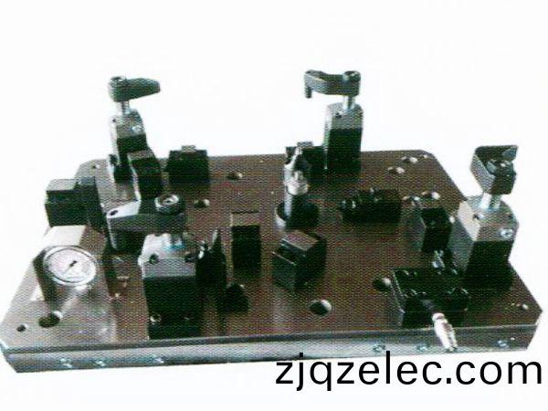 齒輪(lun)室(shi)罩蓋液(ye)壓裌具(ju)